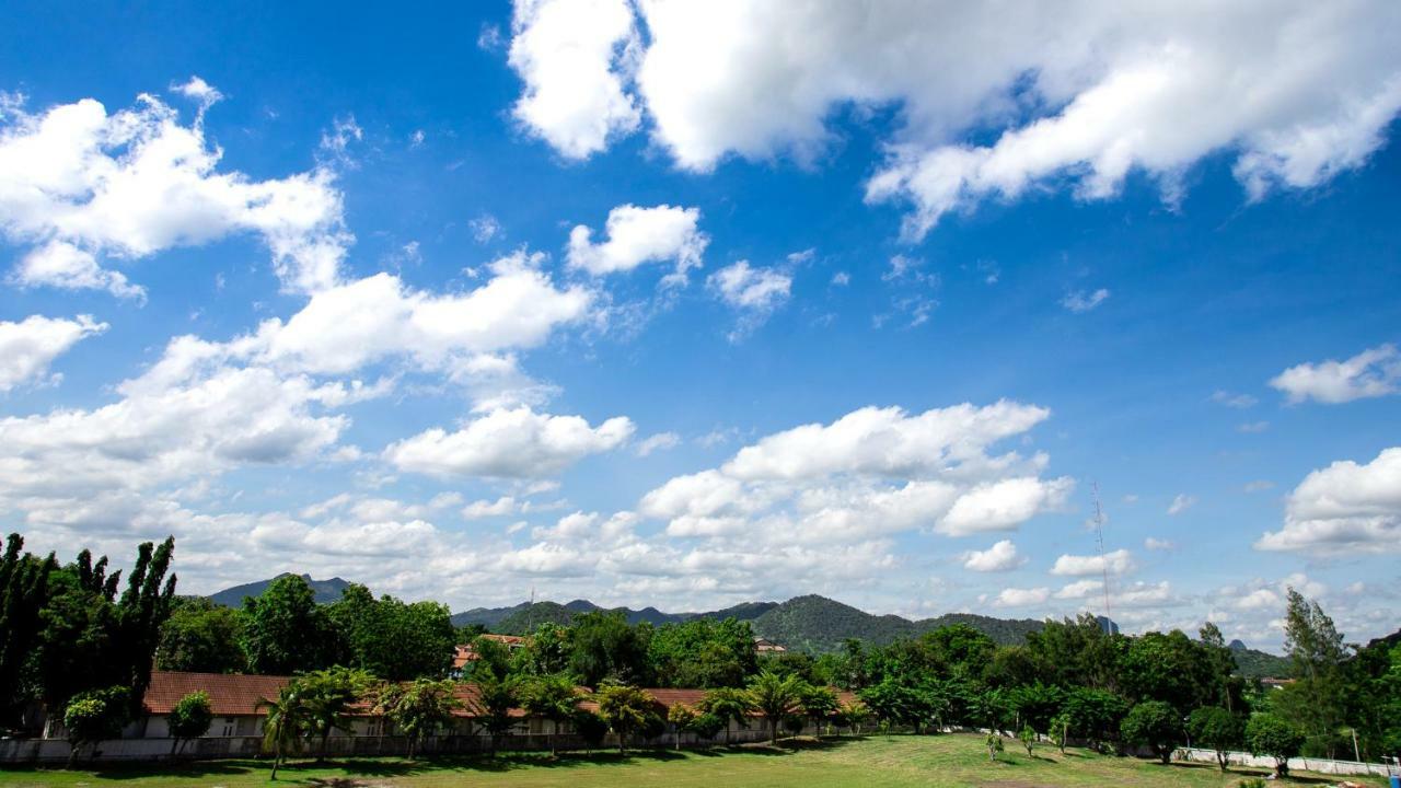 O2 Hotel Lopburi Exterior photo